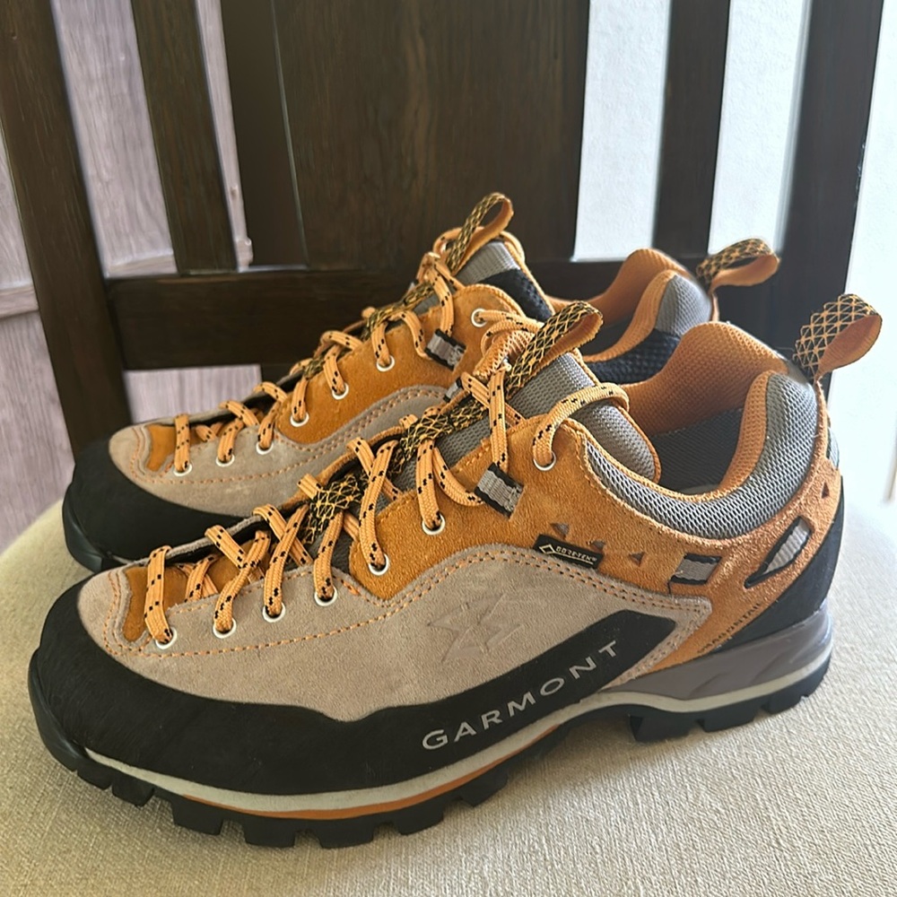 Garmont Women’s Vibram Goretex Hiking Outdoor Shoes Orange Black Size 7